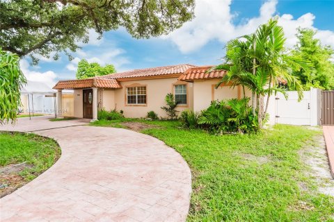 Villa ou maison à vendre à Miami, Floride: 3 chambres, 122.17 m2 № 1331666 - photo 4