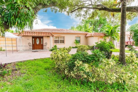 Villa ou maison à vendre à Miami, Floride: 3 chambres, 122.17 m2 № 1331666 - photo 3