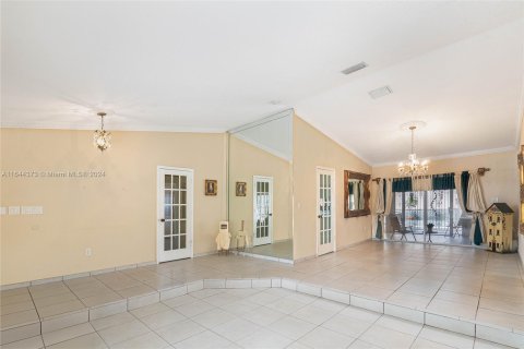 Villa ou maison à vendre à Miami, Floride: 4 chambres, 265.7 m2 № 1331667 - photo 9