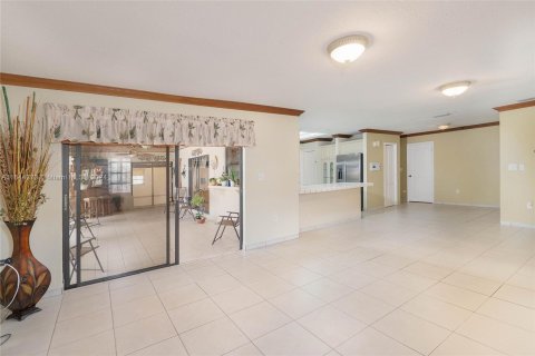 Villa ou maison à vendre à Miami, Floride: 4 chambres, 265.7 m2 № 1331667 - photo 27