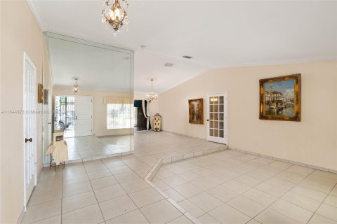 Villa ou maison à vendre à Miami, Floride: 4 chambres, 265.7 m2 № 1331667 - photo 8