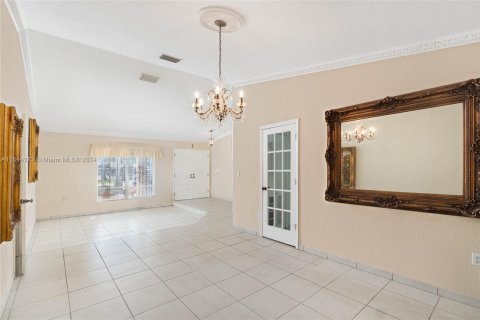 Villa ou maison à vendre à Miami, Floride: 4 chambres, 265.7 m2 № 1331667 - photo 10