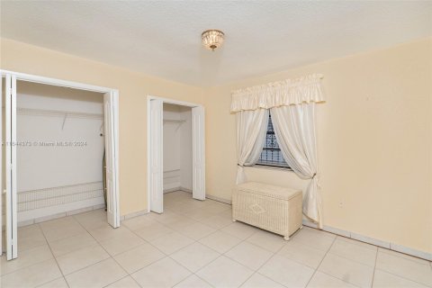 Villa ou maison à vendre à Miami, Floride: 4 chambres, 265.7 m2 № 1331667 - photo 18