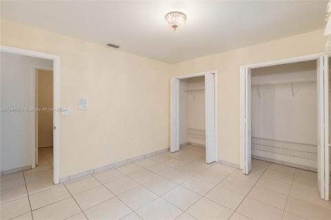 Villa ou maison à vendre à Miami, Floride: 4 chambres, 265.7 m2 № 1331667 - photo 19