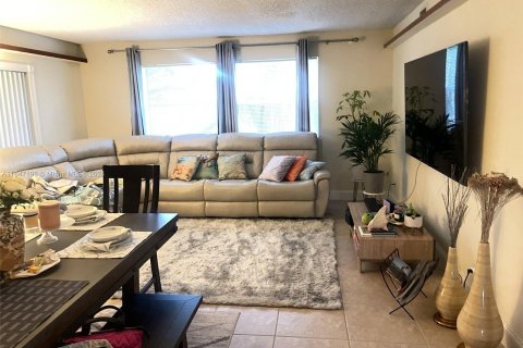 Condo in Coral Springs, Florida, 3 bedrooms  № 1333574 - photo 1