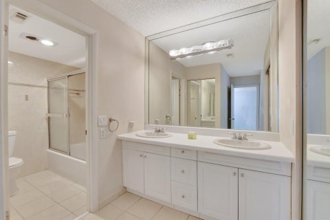 Copropriété à vendre à Boca Raton, Floride: 2 chambres, 112.97 m2 № 1061445 - photo 13