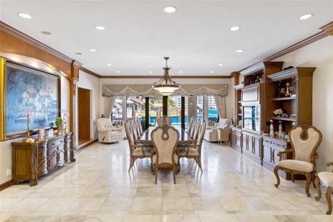 Villa ou maison à vendre à Hallandale Beach, Floride: 6 chambres, 396.14 m2 № 1019344 - photo 7