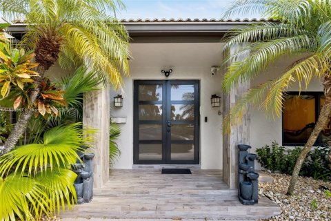 Villa ou maison à vendre à Hallandale Beach, Floride: 6 chambres, 396.14 m2 № 1019344 - photo 5