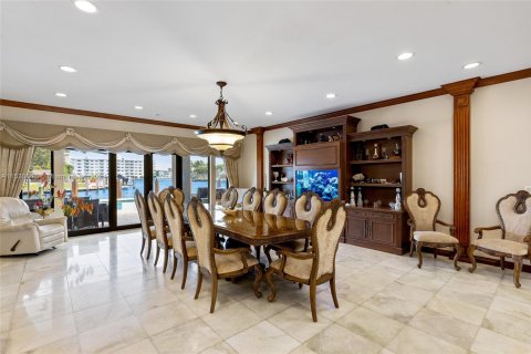 Villa ou maison à vendre à Hallandale Beach, Floride: 6 chambres, 396.14 m2 № 1019344 - photo 8