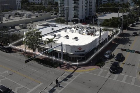 Commercial property in Miami Beach, Florida № 1019314 - photo 1