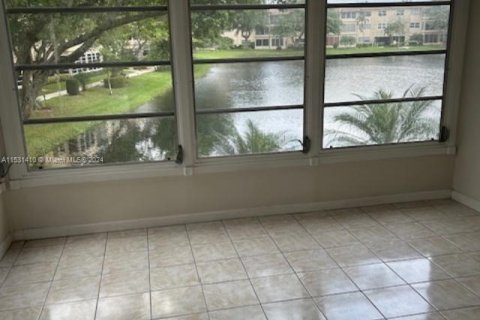 Condo in Lauderdale Lakes, Florida, 2 bedrooms  № 1019345 - photo 4