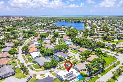 Villa ou maison à louer à Cutler Bay, Floride: 4 chambres, 177.07 m2 № 1345192 - photo 22