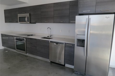 Condo in Miami, Florida, 2 bedrooms  № 1345308 - photo 13