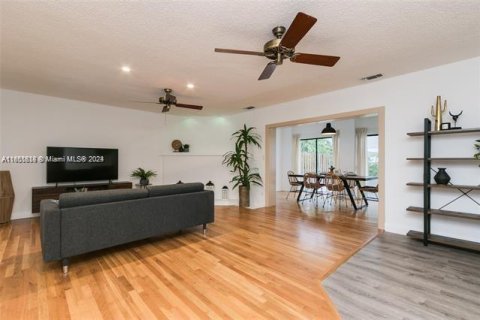 Immobilier commercial à vendre à Pompano Beach, Floride: 282.61 m2 № 1345193 - photo 7