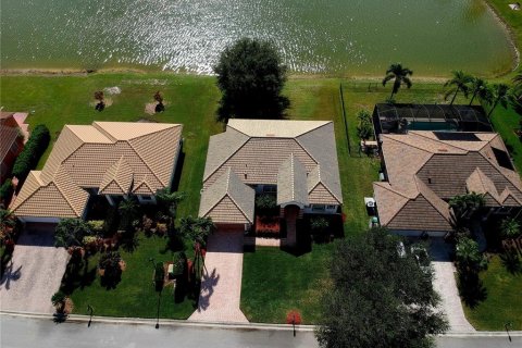 House in Naples, Florida 3 bedrooms, 173.91 sq.m. № 1194028 - photo 7