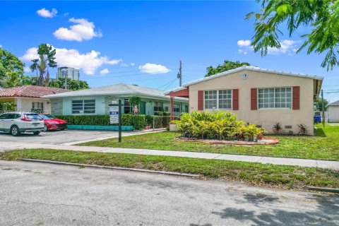 Commercial property in Hollywood, Florida 97.45 sq.m. № 1043852 - photo 1