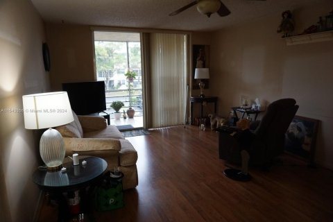 Condo in Tamarac, Florida, 1 bedroom  № 1043848 - photo 6