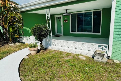 House in Dania Beach, Florida 2 bedrooms, 160.54 sq.m. № 1076932 - photo 21