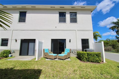 Townhouse in Florida City, Florida 3 bedrooms, 138.24 sq.m. № 1047081 - photo 24