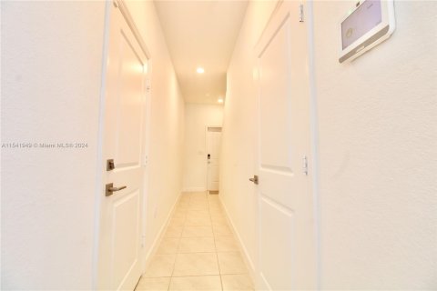 Townhouse in Florida City, Florida 3 bedrooms, 138.24 sq.m. № 1047081 - photo 9