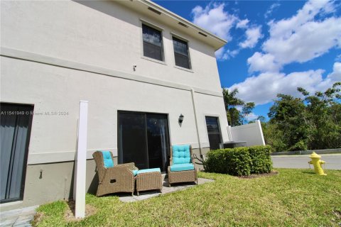 Townhouse in Florida City, Florida 3 bedrooms, 138.24 sq.m. № 1047081 - photo 22