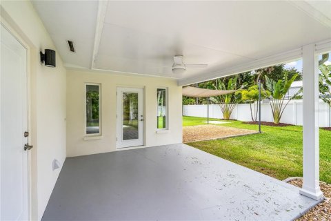 House in Vero Beach, Florida 2 bedrooms, 179.67 sq.m. № 1301411 - photo 28