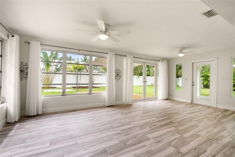 House in Vero Beach, Florida 2 bedrooms, 179.67 sq.m. № 1301411 - photo 16