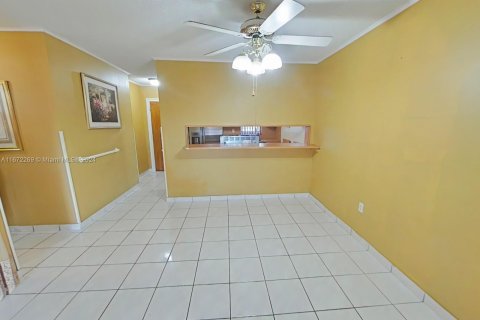 Condo in Miami, Florida, 1 bedroom  № 1399407 - photo 9