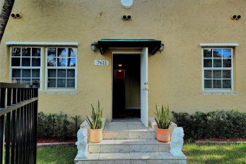 Villa ou maison à vendre à Miami, Floride: 3 chambres, 140.47 m2 № 1075404 - photo 1