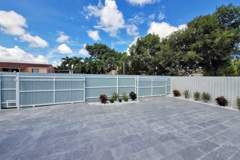 Villa ou maison à vendre à Miami, Floride: 3 chambres, 174.28 m2 № 1329127 - photo 5