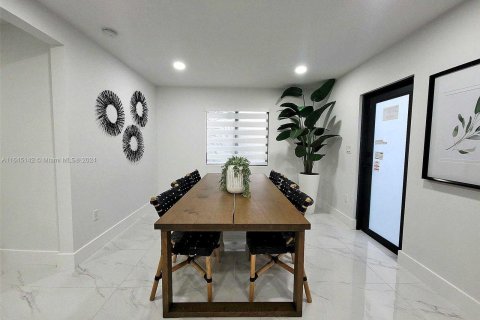 Casa en venta en Miami, Florida, 3 dormitorios, 174.28 m2 № 1329127 - foto 13