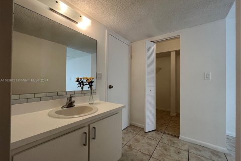 Copropriété à vendre à Deerfield Beach, Floride: 2 chambres, 119.84 m2 № 1351898 - photo 14