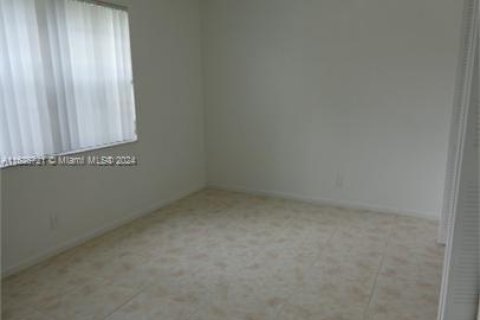 Condo in Deerfield Beach, Florida, 2 bedrooms  № 1351898 - photo 5