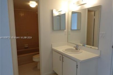 Condo in Deerfield Beach, Florida, 2 bedrooms  № 1351898 - photo 7