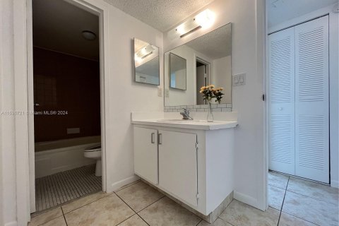 Copropriété à vendre à Deerfield Beach, Floride: 2 chambres, 119.84 m2 № 1351898 - photo 12