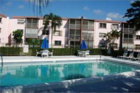 Condo in Deerfield Beach, Florida, 2 bedrooms  № 1351898 - photo 10