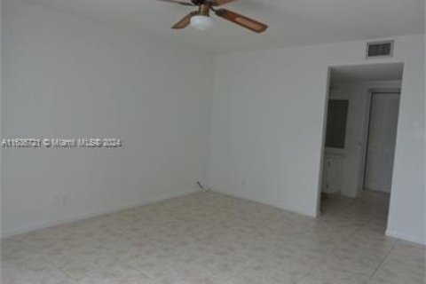 Condo in Deerfield Beach, Florida, 2 bedrooms  № 1351898 - photo 6