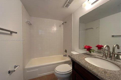 Copropriété à vendre à Deerfield Beach, Floride: 2 chambres, 119.84 m2 № 1351898 - photo 11