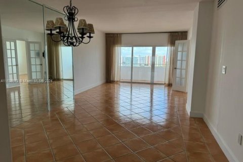 Copropriété à louer à Sunny Isles Beach, Floride: 1 chambre, 70.79 m2 № 1351901 - photo 2