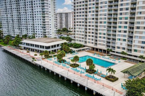 Copropriété à louer à Sunny Isles Beach, Floride: 1 chambre, 70.79 m2 № 1351901 - photo 23