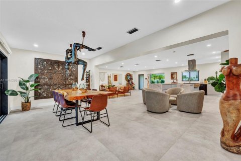 Villa ou maison à vendre à Miami, Floride: 4 chambres, 428.28 m2 № 1351904 - photo 5