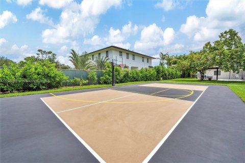 Villa ou maison à vendre à Miami, Floride: 4 chambres, 428.28 m2 № 1351904 - photo 22