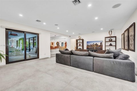 Casa en venta en Miami, Florida, 4 dormitorios, 428.28 m2 № 1351904 - foto 8