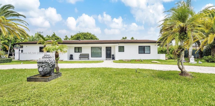 House in Miami, Florida 4 bedrooms, 428.28 sq.m. № 1351904