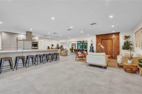 Villa ou maison à vendre à Miami, Floride: 4 chambres, 428.28 m2 № 1351904 - photo 2