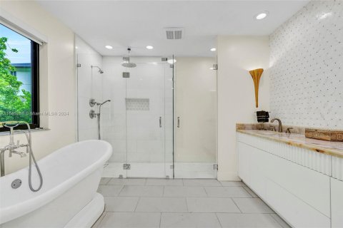 Casa en venta en Miami, Florida, 4 dormitorios, 428.28 m2 № 1351904 - foto 14