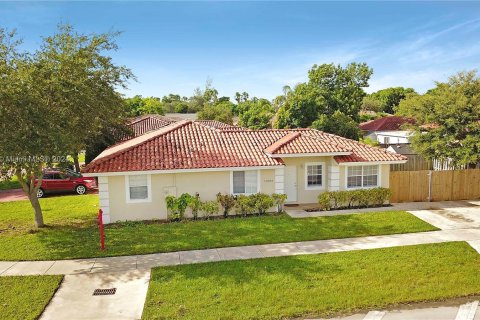 House in Miami, Florida 3 bedrooms, 117.15 sq.m. № 1351902 - photo 2