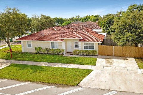 Villa ou maison à vendre à Miami, Floride: 3 chambres, 117.15 m2 № 1351902 - photo 1