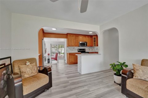 Villa ou maison à vendre à Miramar, Floride: 3 chambres, 91.6 m2 № 1351859 - photo 6