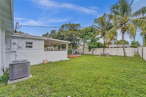 House in Miramar, Florida 3 bedrooms, 91.6 sq.m. № 1351859 - photo 29